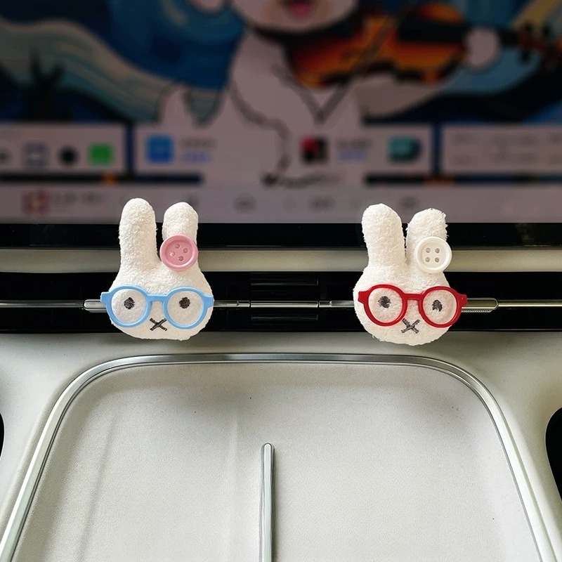 Car Accessories Perfume - กระต่ายน่ารักใส่แว่นตา คลิปน้ำหอมติดช่องแอร์รถยนต์ เครื่องกระจายกลิ่นอโรมาเธอราพี น้ำหอมปรับอากาศในรถยนต์ ของตกแต่งช่องแอร์ ตกแต่งภายในรถยนต์